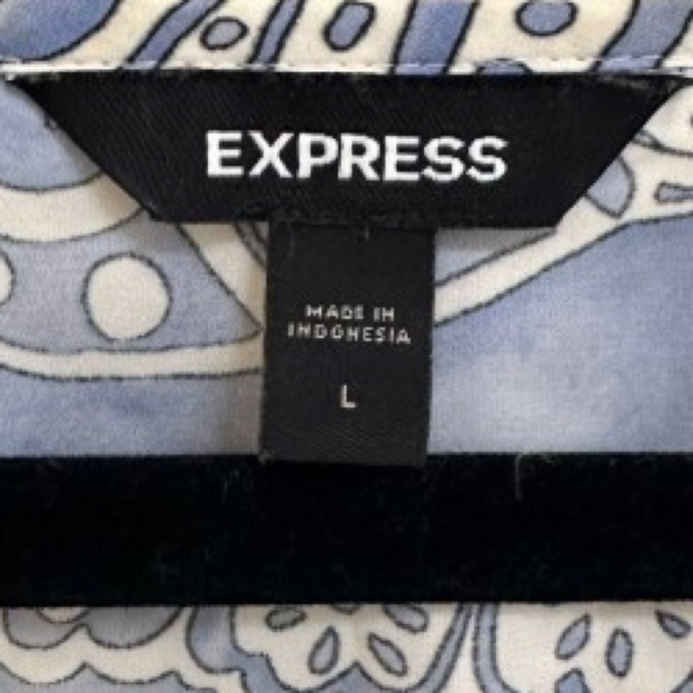 Express | Paisley Blue White Lightweight Short Sleeve Top in Large - Picture 3 of 3